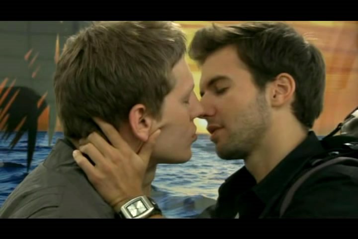 《hollyoaks:GayStoryline-JPC》海报第39张图片 《hollyoaks:GayStoryline-JPC》海报第39张图片