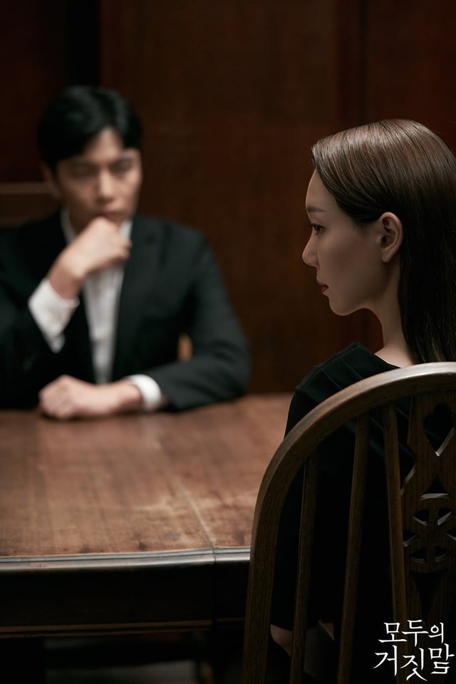 《所有人的谎言》剧照第20张图片 《所有人的谎言》剧照第20张图片