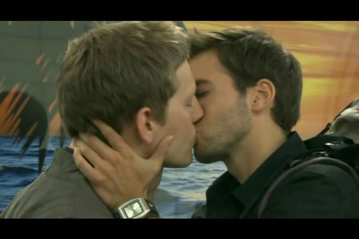《hollyoaks:GayStoryline-JPC》海报第10张图片 《hollyoaks:GayStoryline-JPC》海报第10张图片